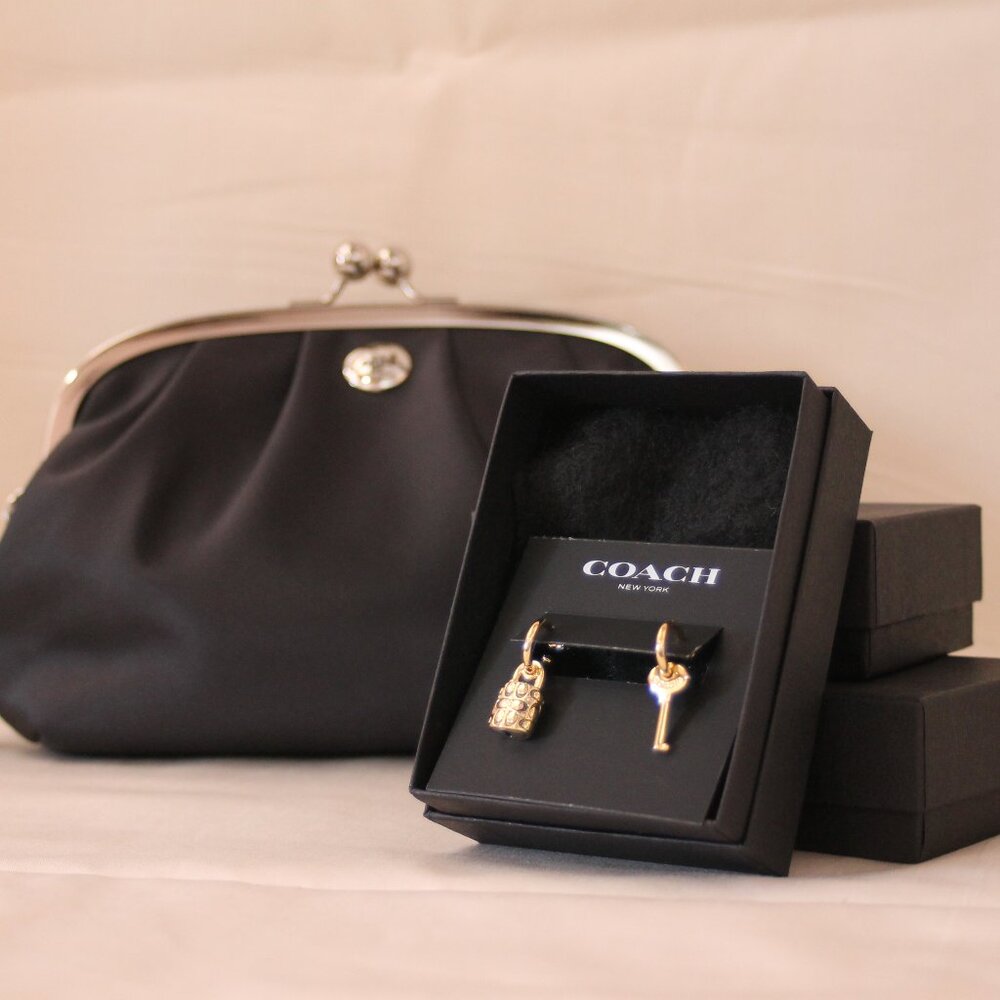 Coach Kisslock Wristlet & Earrings Bundle